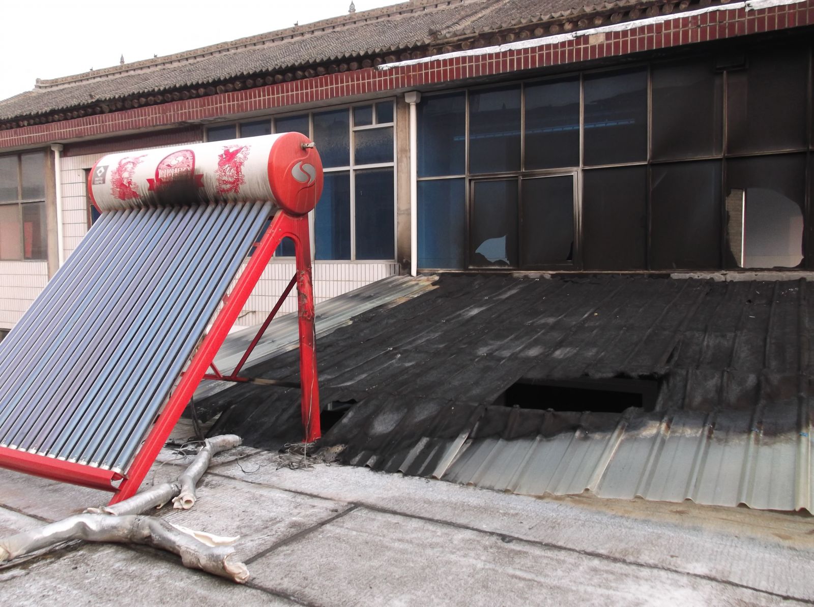 太陽(yáng)能電熱帶起火圖